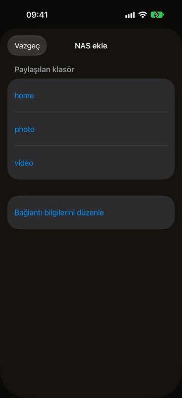 iPhone'da PicFrom NAS'ın paylaşılan klasörlerini gösteriyor